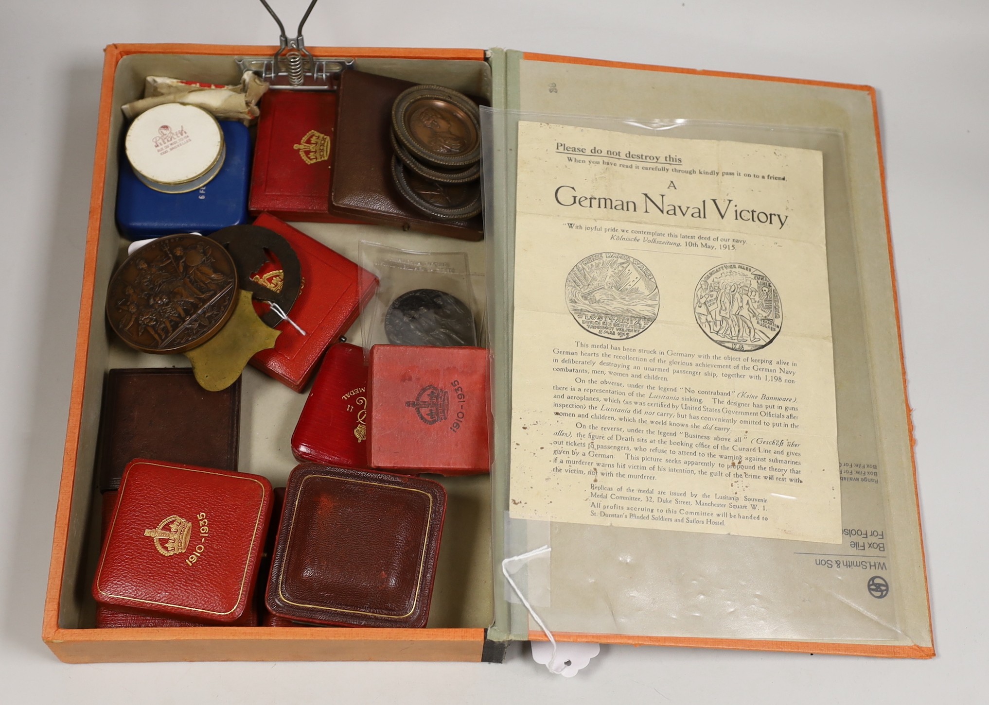 A mixed collection of British cased commemorative medallions to include a cased silver and two bronze Edward VII coronation medallions 1902, A George V Jubilee medallion, etc (group)